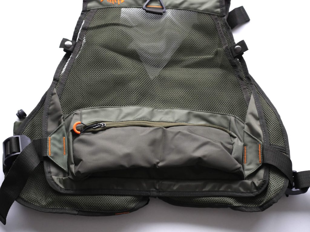 Bass Dash Fishing Vest Backside