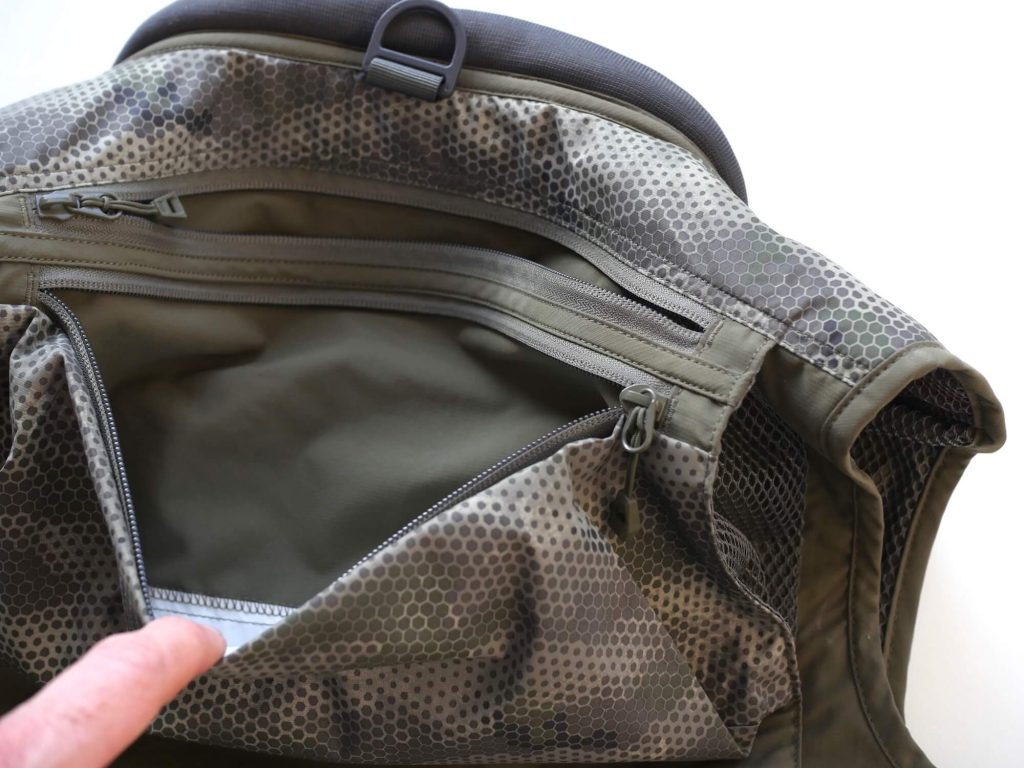 Simmy Fly Fishing Vest Backside Pocket