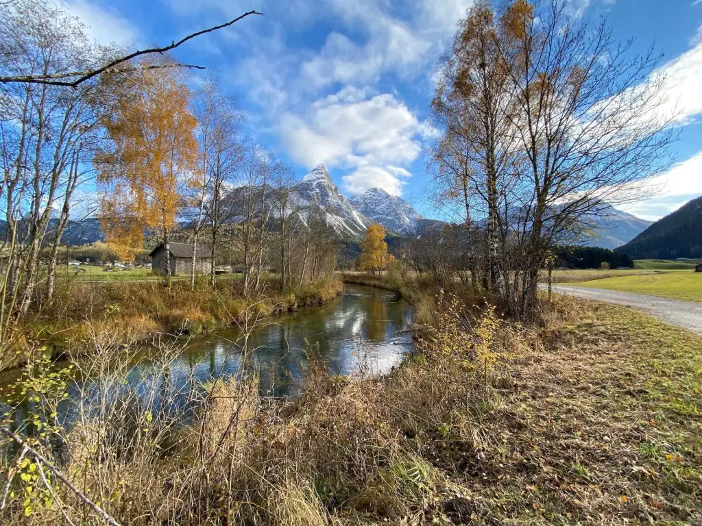 Fly fishing Austria: Headwaters of the river Loisach in fall