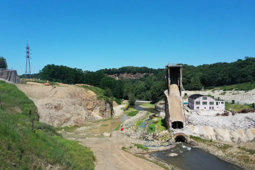 Dam removal on the Selune River, France