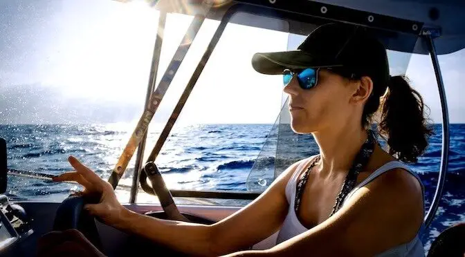 Best Fishing Sunglasses for Women – 2023 Buyer’s Guide