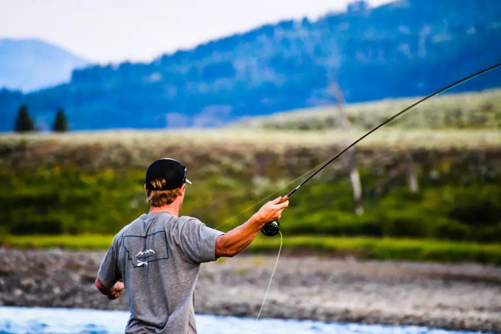 Fly fisherman casting a fly rod - How to cast a fly rod guide