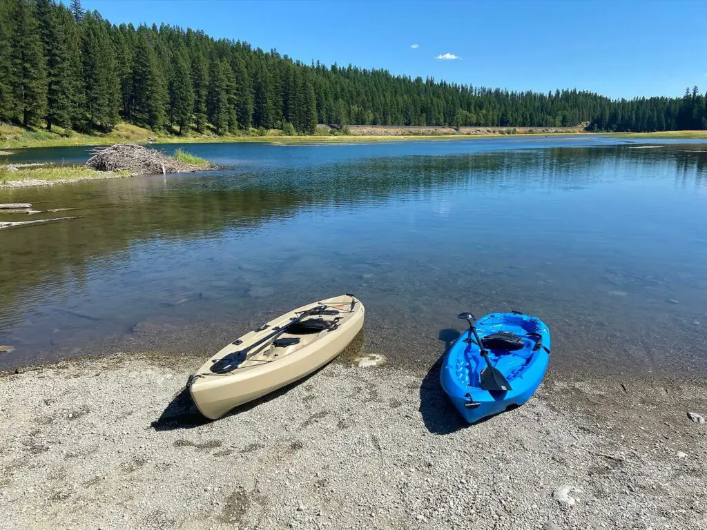 Fishing Kayaks at the shore of a lake - review of the best pedal fishing kayaks