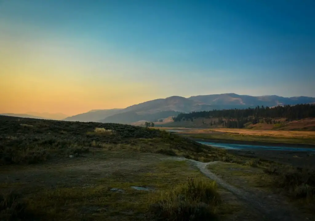 Fly fishing Montana beautiful evening fishing conditions