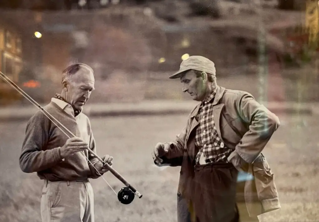 Fly anglers at Aurland discussing their tackle back in the days