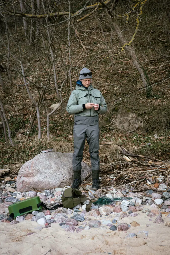 Fly fisherman wearing the Simms M's G3 Guide Stockingfoot Waders