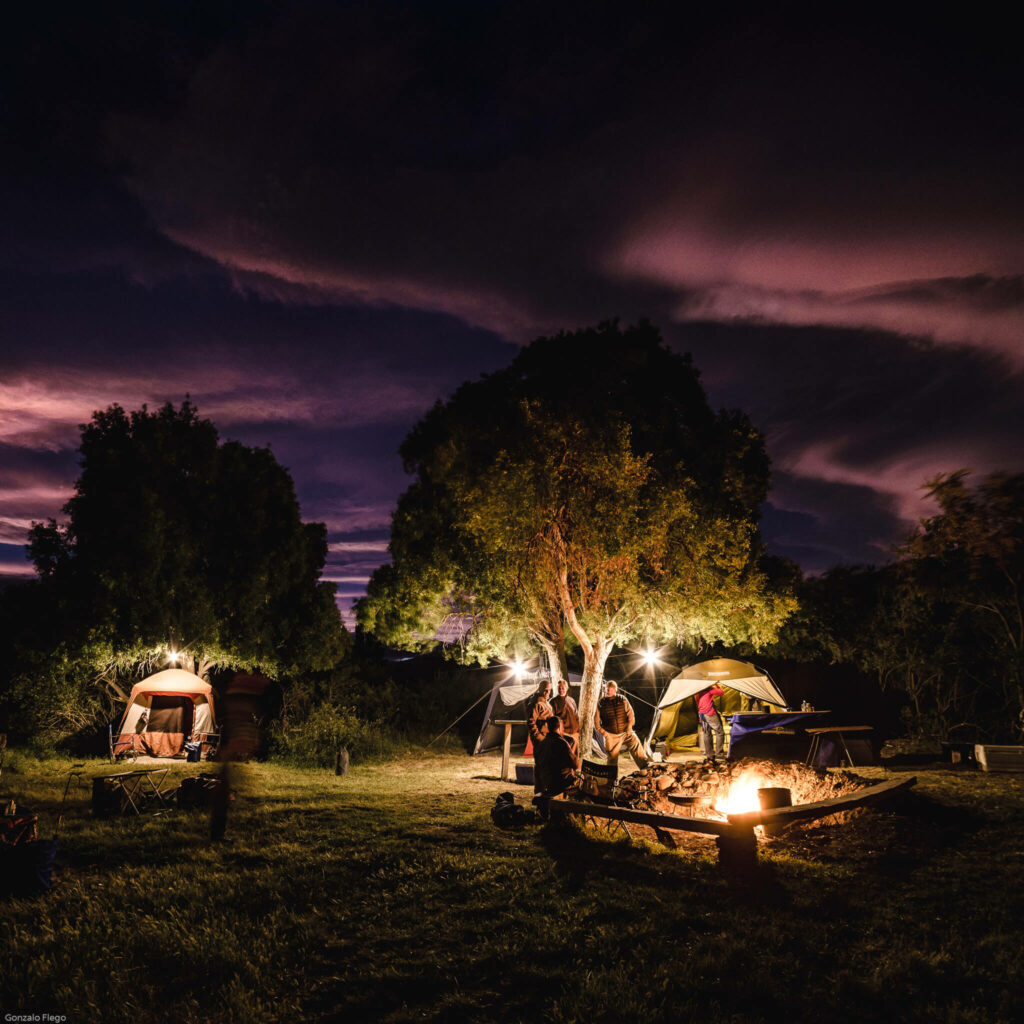 Nothing beats an after-dinner campfire on the river under a starry night sky. (Photo by SET Fly
Fishing)