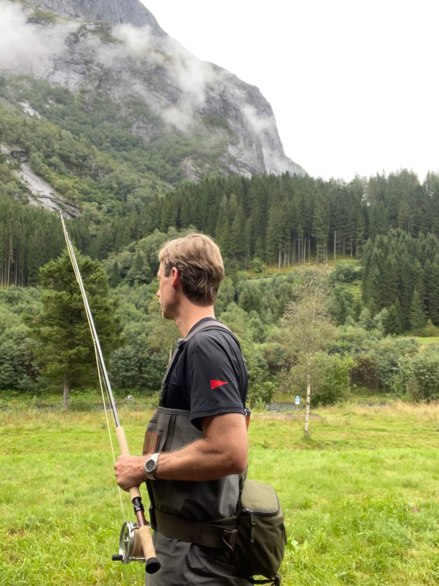 This image has an empty alt attribute; its file name is Nam-Epic-Waters-Review-3.jpg
Wearing the Florence X Sun Pro Shirt Sleeve for some salmon fishing in Norway.