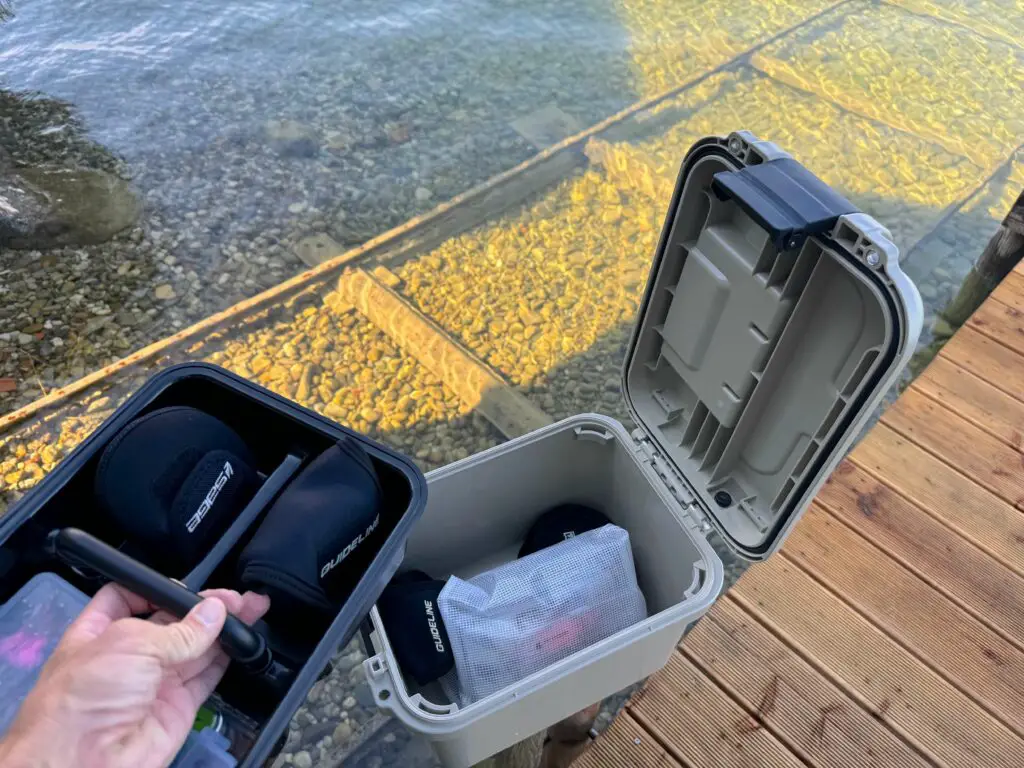 Tray of the Gobox 15 and space below.