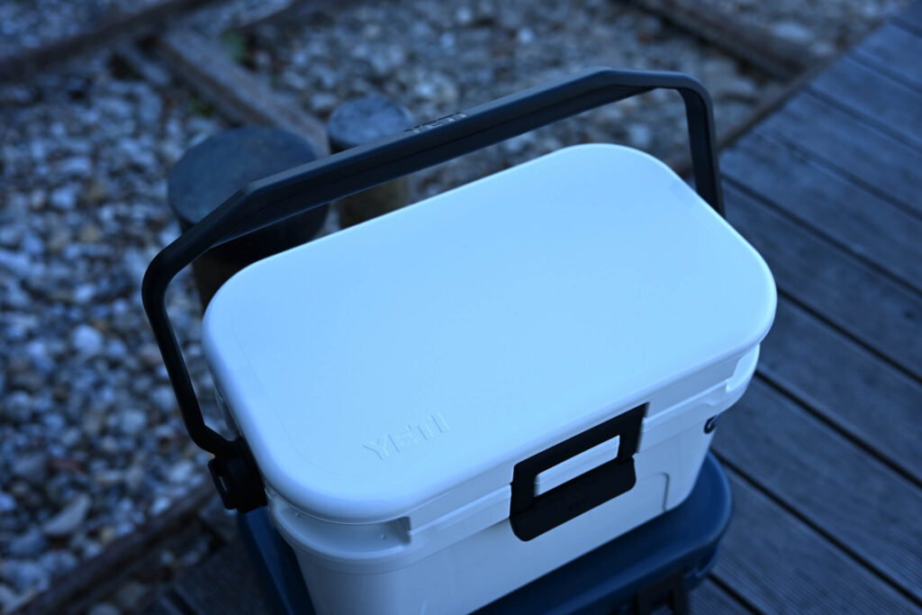 Top carry handle and single latch on the YETI Roadie 8 cooler